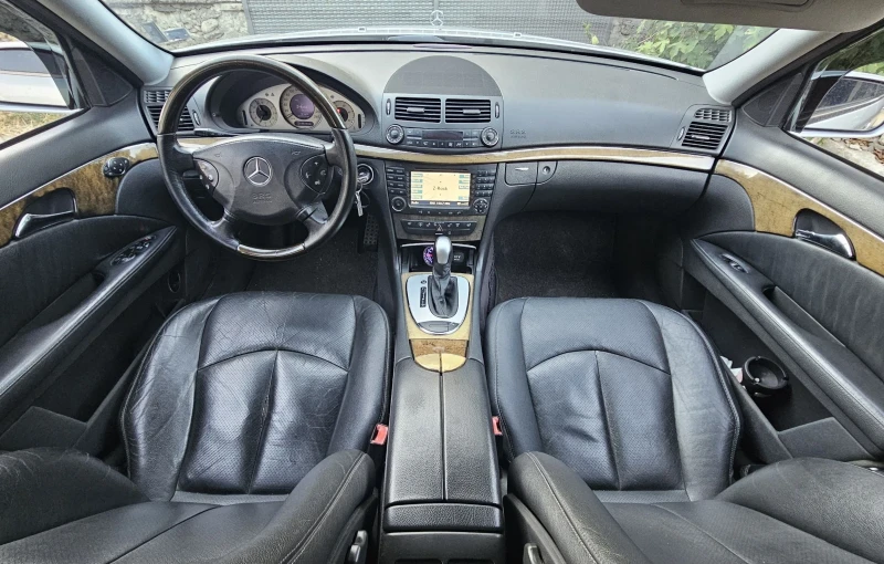Mercedes-Benz E 320, снимка 11 - Автомобили и джипове - 52893837