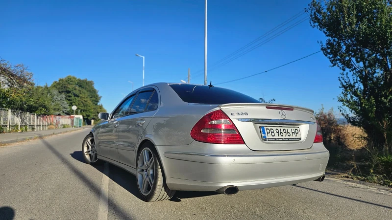 Mercedes-Benz E 320, снимка 5 - Автомобили и джипове - 52893837