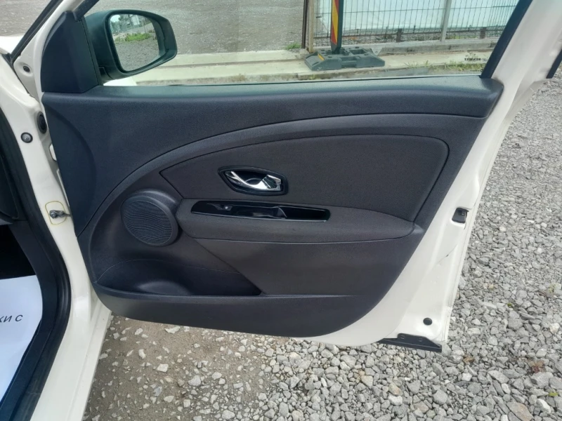 Renault Fluence, снимка 15 - Автомобили и джипове - 53083739