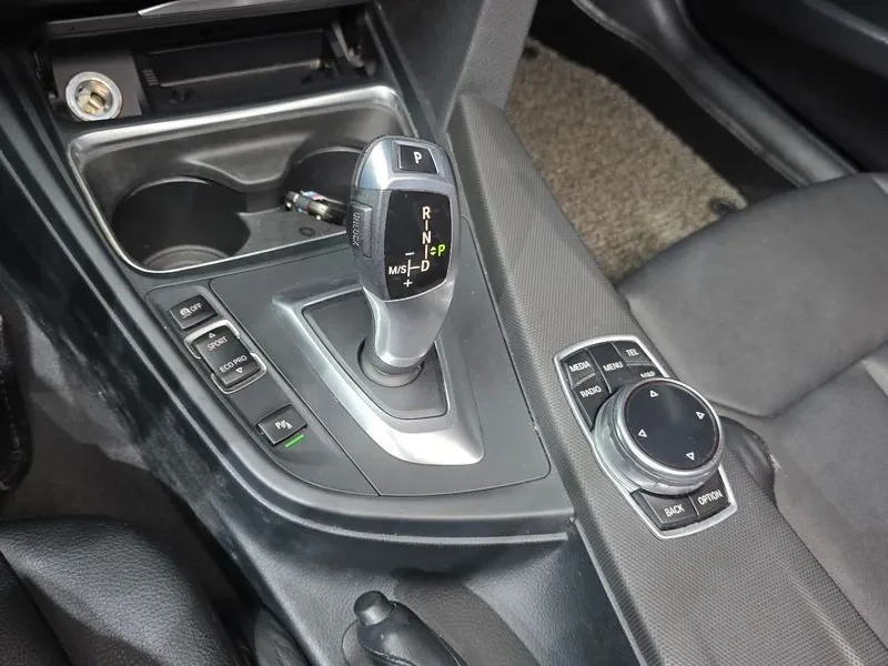 BMW 320 D xDrive, снимка 9 - Автомобили и джипове - 53508924