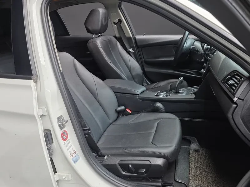 BMW 320 D xDrive, снимка 12 - Автомобили и джипове - 53508924