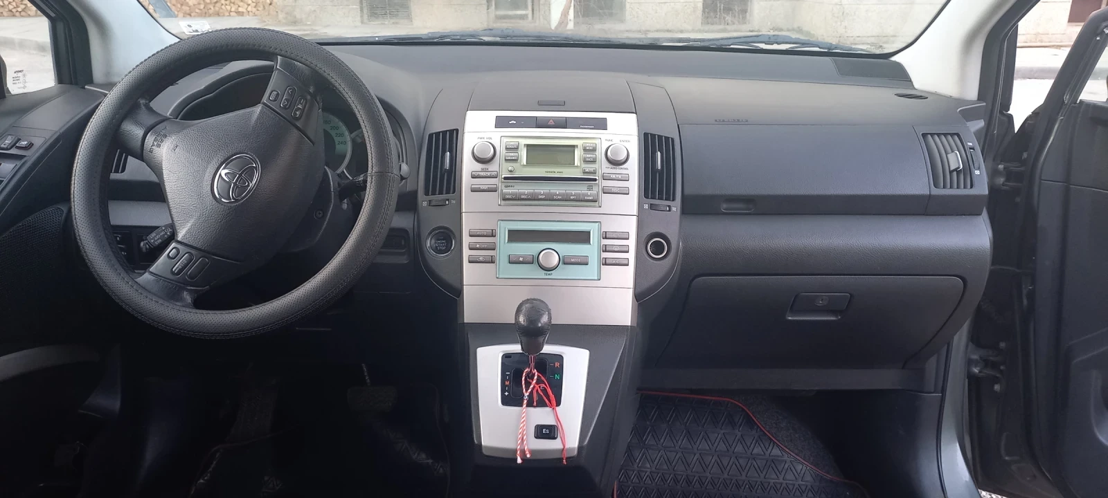 Toyota Corolla verso  - изображение 9