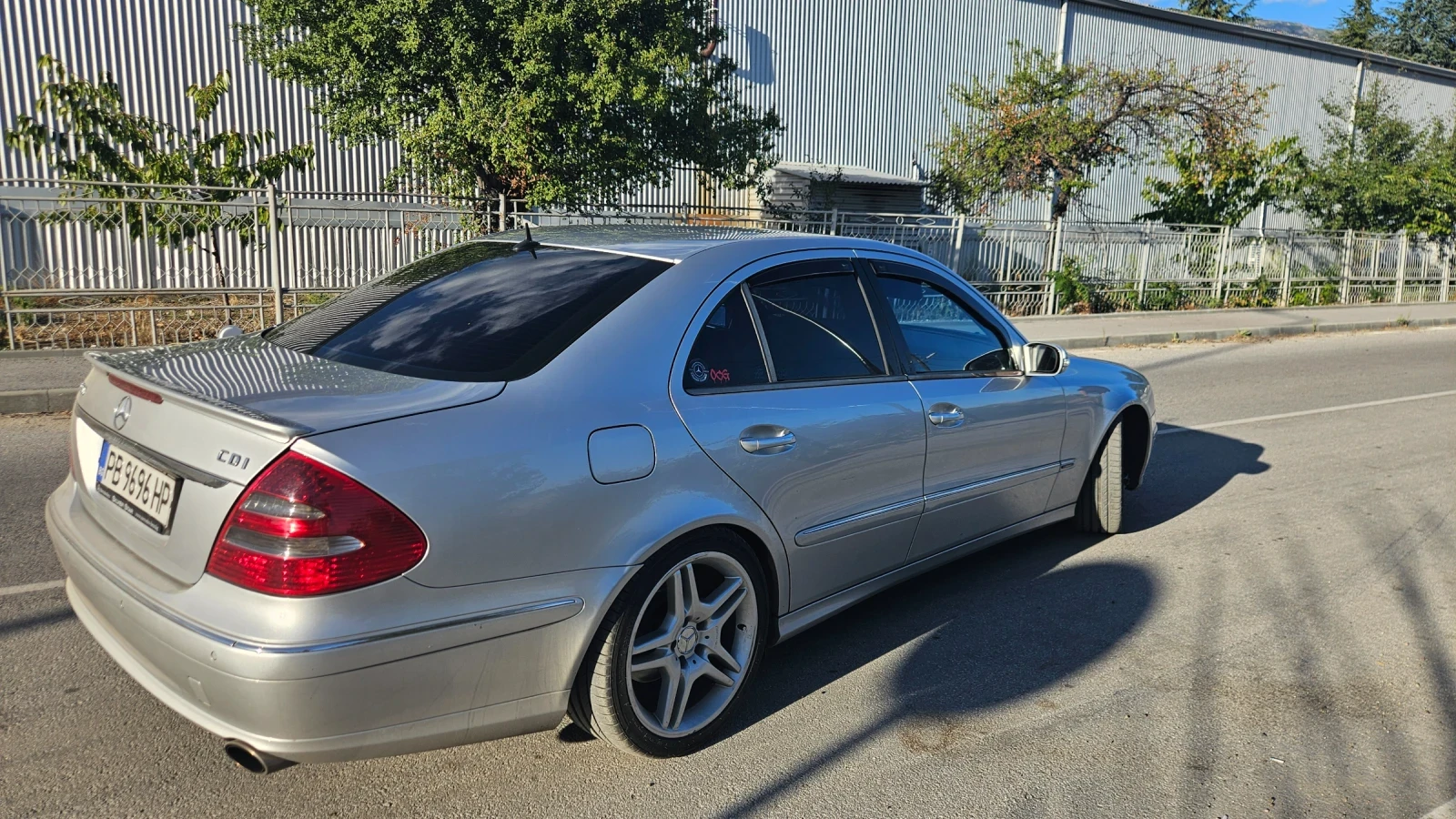 Mercedes-Benz E 320  - изображение 6