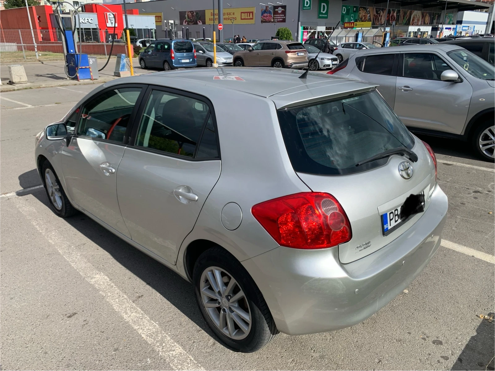 Toyota Auris 1.6, 124 к.с., Парктроник - изображение 4