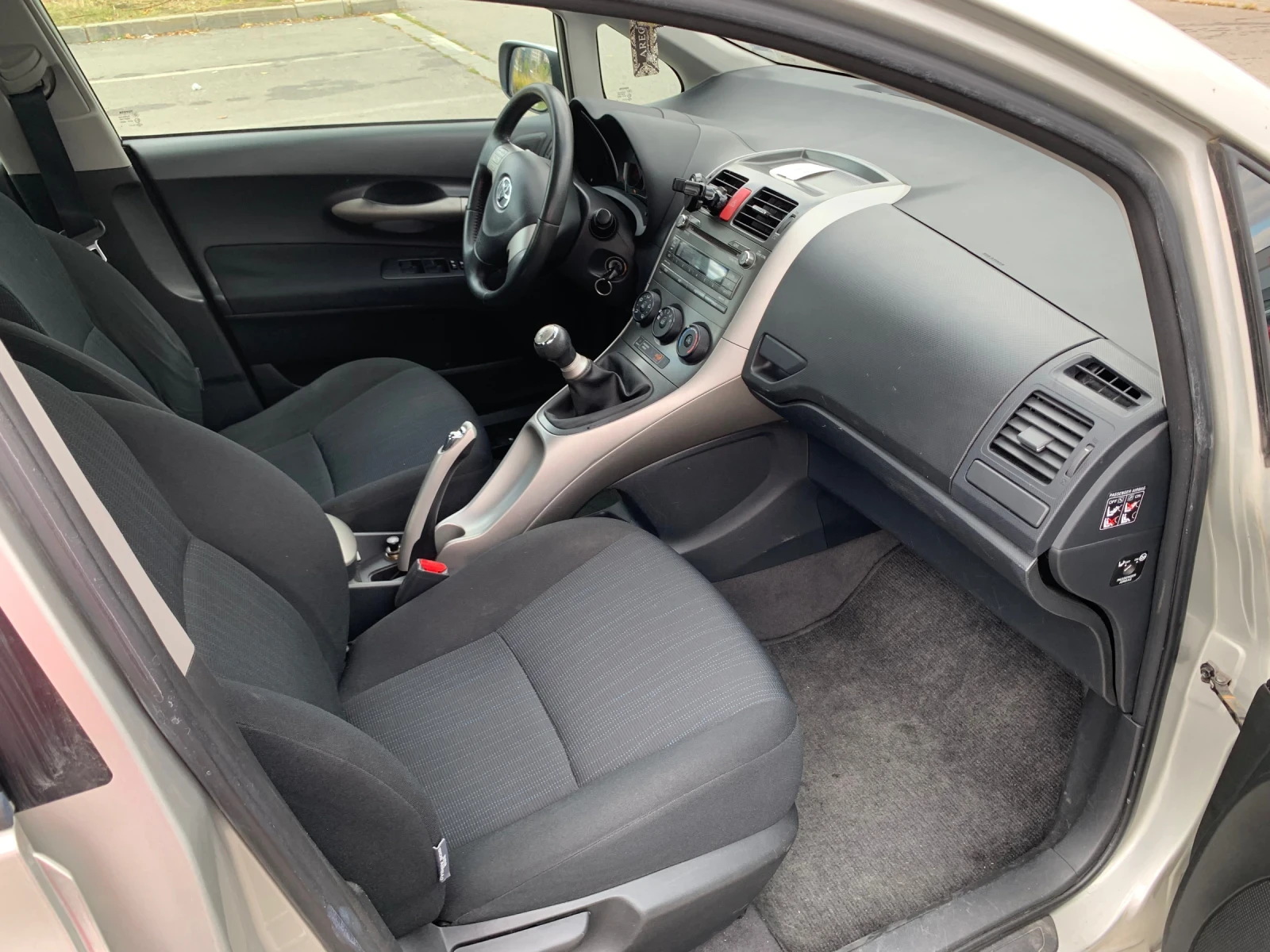 Toyota Auris 1.6, 124 к.с., Парктроник - изображение 6
