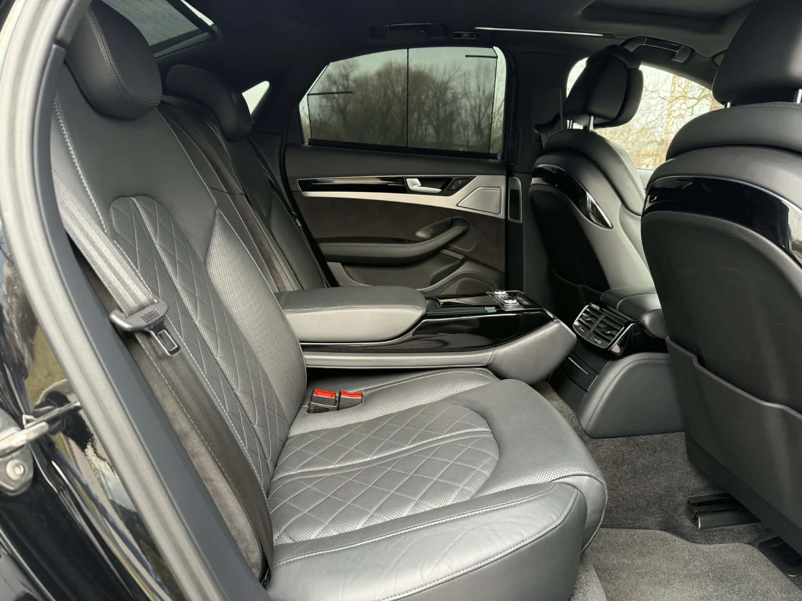 Audi A8 4.2tdi+ ШВЕЙЦАРИЯ+ Full Led КАТО НОВА, снимка 16 - Автомобили и джипове - 53404377