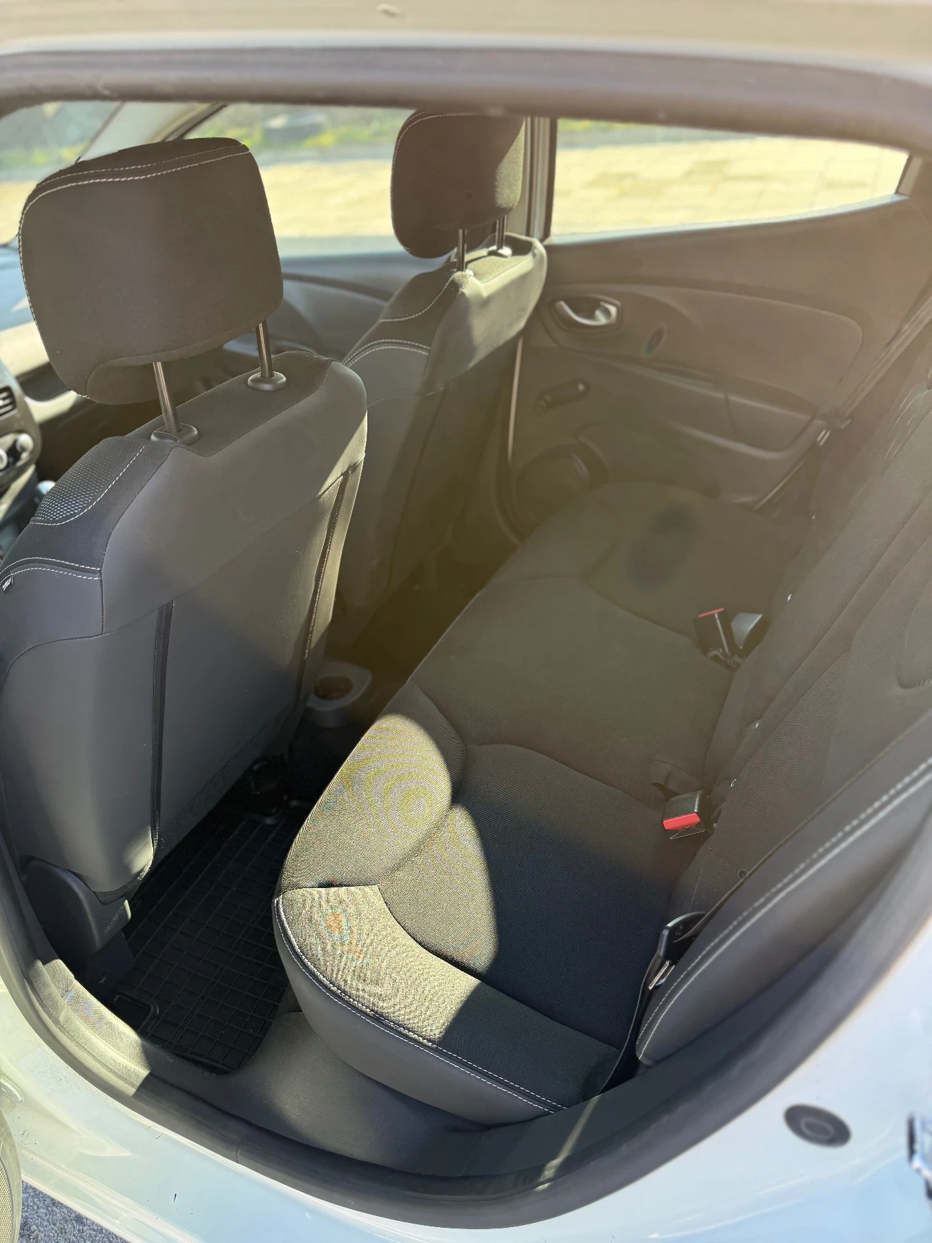 Renault Clio 1.5dci, снимка 16 - Автомобили и джипове - 53670335