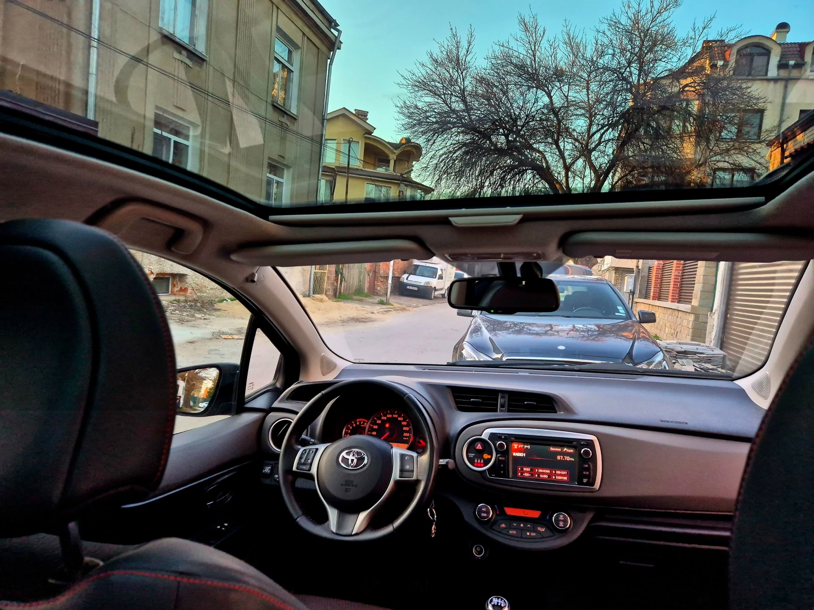 Toyota Yaris 1.33ivvt-6speed-ГАЗ-верига-кожа-нов-japan, снимка 15 - Автомобили и джипове - 53803617