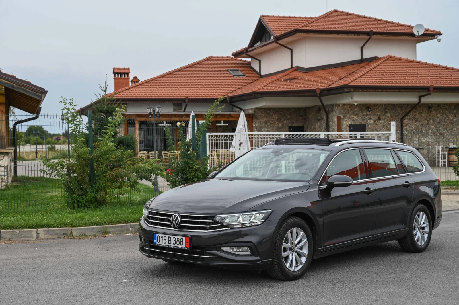 VW Passat 2.0TDI* Камера* АСС* Панорама* Германия, снимка 4 - Автомобили и джипове - 53829923