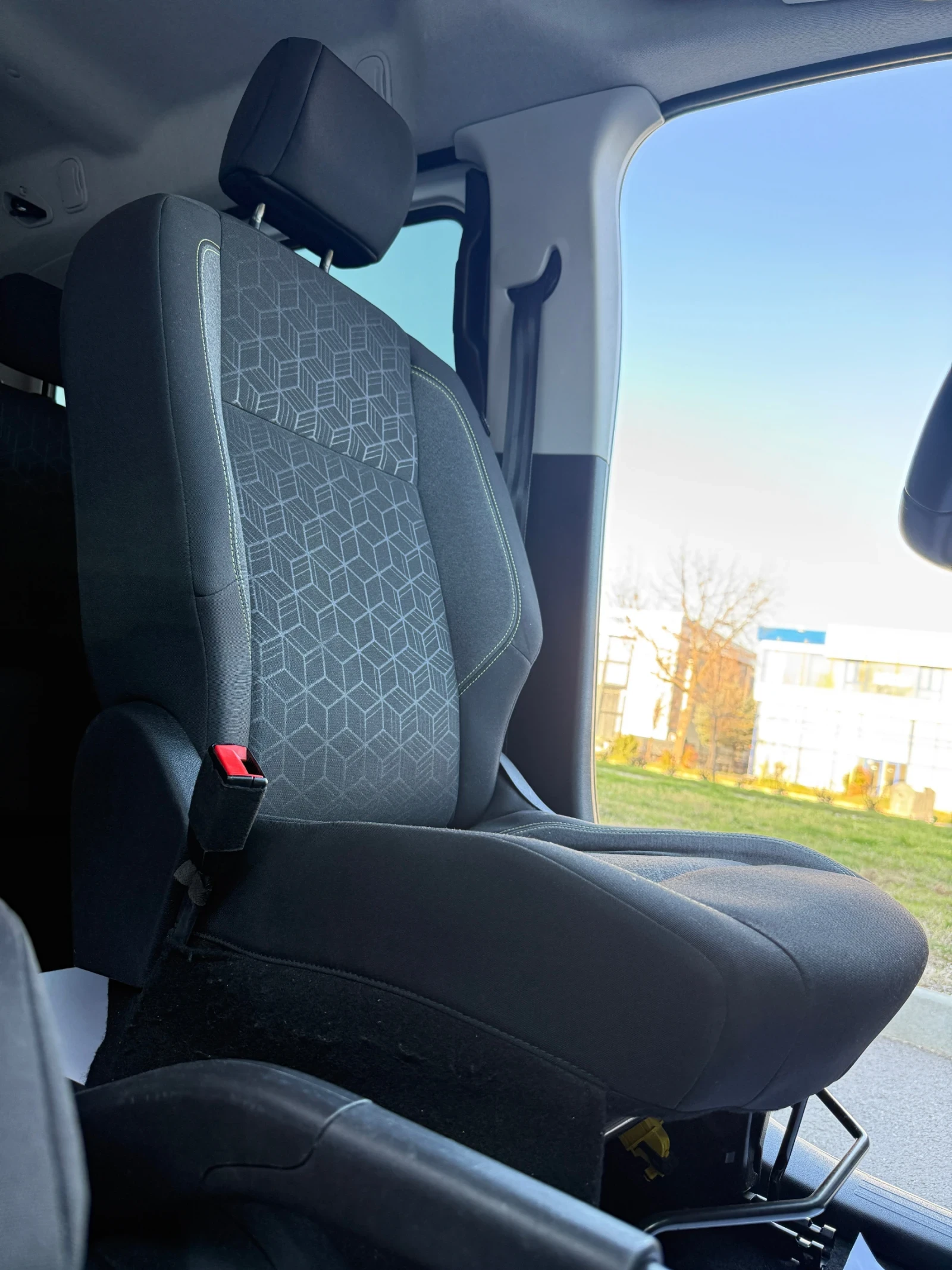 Peugeot Rifter 1.5BlueHDI* 131ps* MAXI XXL* КАТО НОВ* , снимка 11 - Автомобили и джипове - 54047069