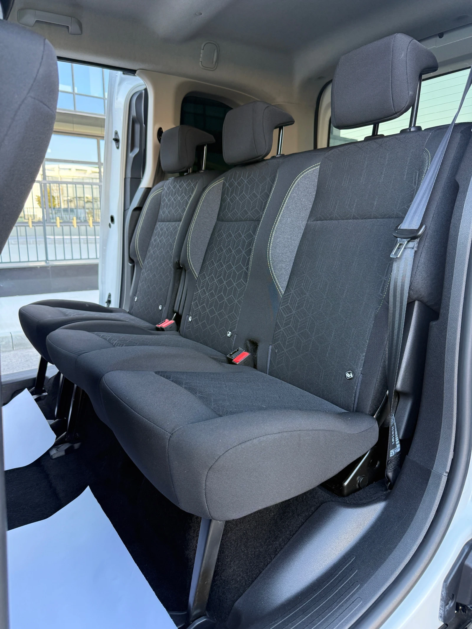 Peugeot Rifter 1.5BlueHDI* 131ps* MAXI XXL* КАТО НОВ* , снимка 12 - Автомобили и джипове - 54047069