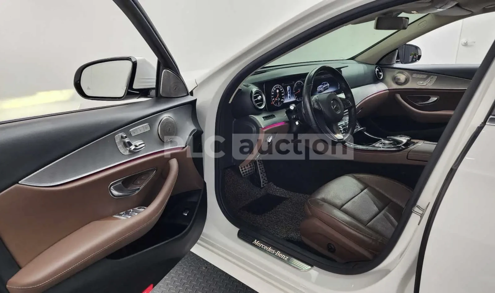 Mercedes-Benz E 350 BURMESTER* ОБДУХ* , снимка 5 - Автомобили и джипове - 54456485