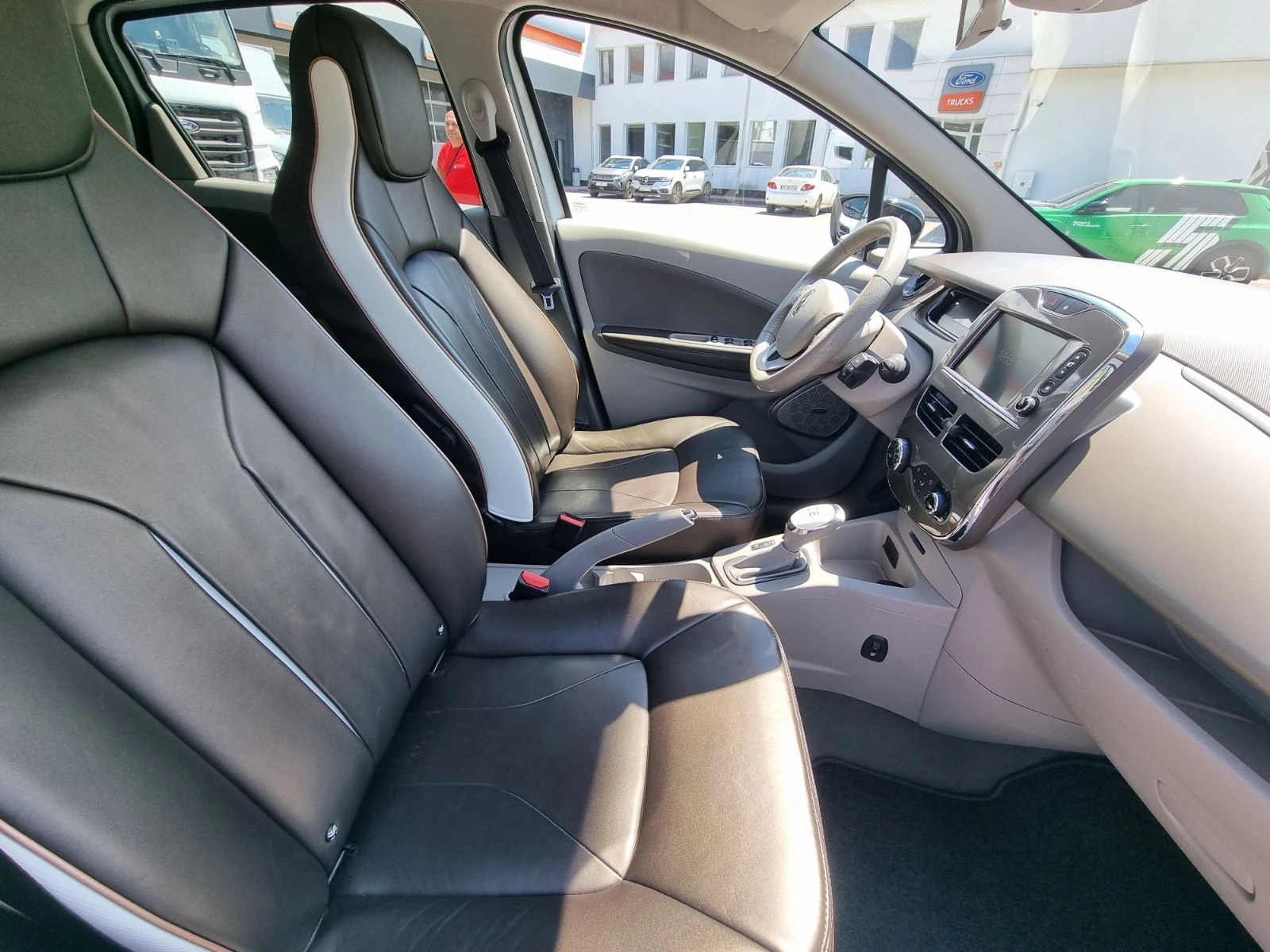 Renault Zoe INTENS 41kWh, снимка 12 - Автомобили и джипове - 55260021