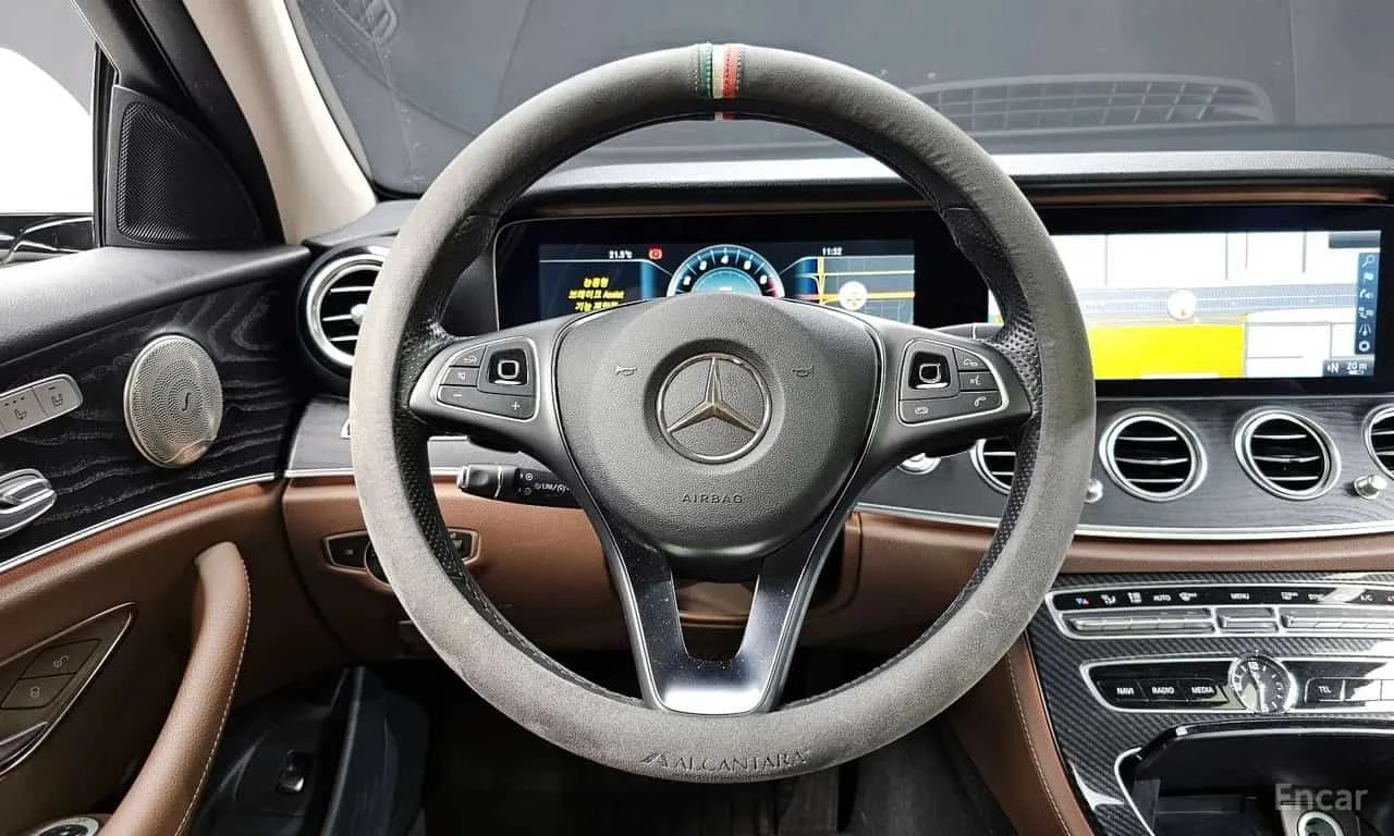 Mercedes-Benz E 300 * 63 PACK* 4MATIC Avnatgarde * ОПЦИЯ ЗА ФИНАНСИРАН, снимка 12 - Автомобили и джипове - 55570012