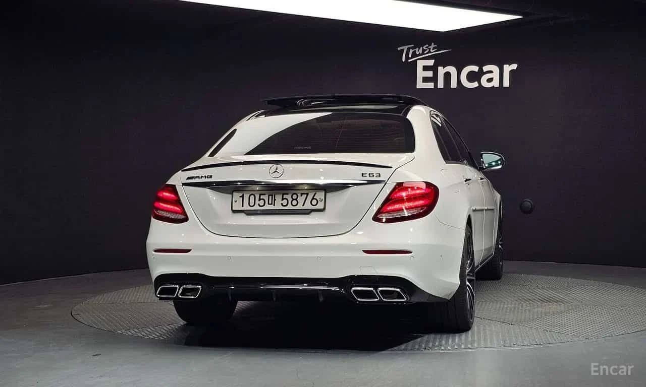 Mercedes-Benz E 300 * 63 PACK* 4MATIC Avnatgarde * ОПЦИЯ ЗА ФИНАНСИРАН, снимка 4 - Автомобили и джипове - 55570012