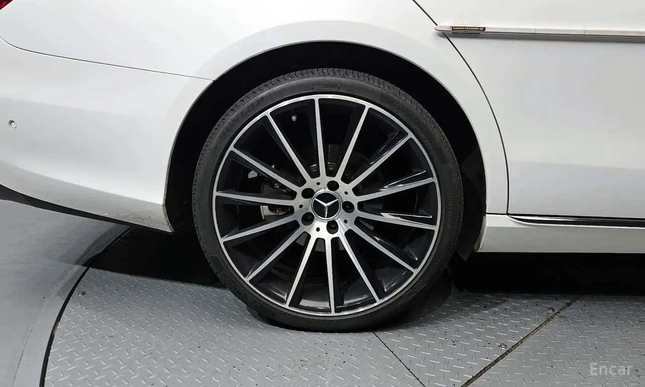 Mercedes-Benz E 300 * 63 PACK* 4MATIC Avnatgarde * ОПЦИЯ ЗА ФИНАНСИРАН, снимка 5 - Автомобили и джипове - 55570012