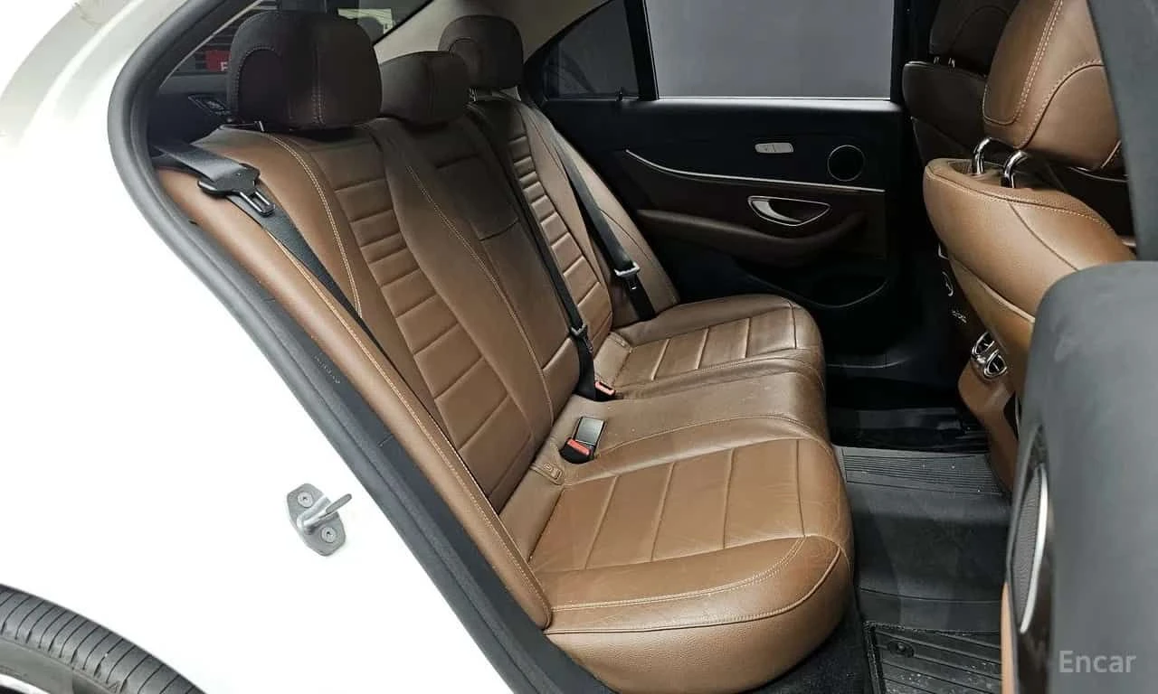 Mercedes-Benz E 300 * 63 PACK* 4MATIC Avnatgarde * ОПЦИЯ ЗА ФИНАНСИРАН, снимка 11 - Автомобили и джипове - 55570012