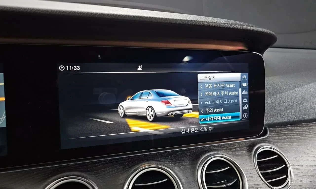 Mercedes-Benz E 300 * 63 PACK* 4MATIC Avnatgarde * ОПЦИЯ ЗА ФИНАНСИРАН, снимка 15 - Автомобили и джипове - 55570012