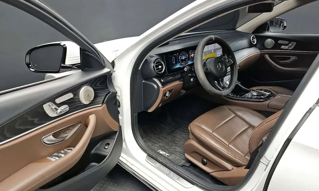 Mercedes-Benz E 300 * 63 PACK* 4MATIC Avnatgarde * ОПЦИЯ ЗА ФИНАНСИРАН, снимка 10 - Автомобили и джипове - 55570012