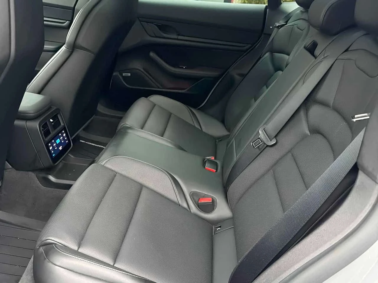 Porsche Taycan * RWD * CARFAX * ОПЦИЯ ЗА ФИНАНСИРАНЕ, снимка 10 - Автомобили и джипове - 55591769