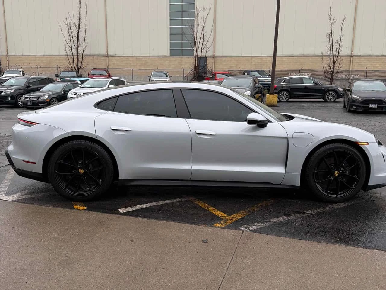 Porsche Taycan * RWD * CARFAX * ОПЦИЯ ЗА ФИНАНСИРАНЕ, снимка 3 - Автомобили и джипове - 55591769