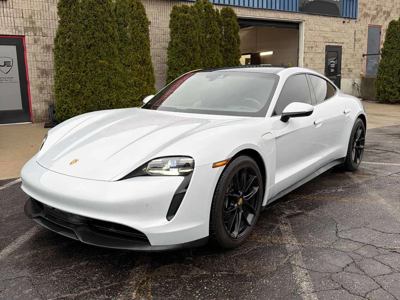 Porsche Taycan * RWD * CARFAX * ОПЦИЯ ЗА ФИНАНСИРАНЕ