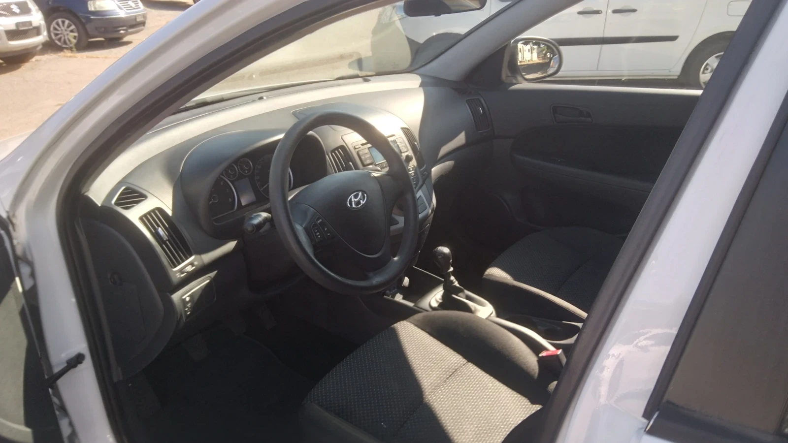 Hyundai I30 1.4i  109кс.Климатроник, снимка 6 - Автомобили и джипове - 55728390