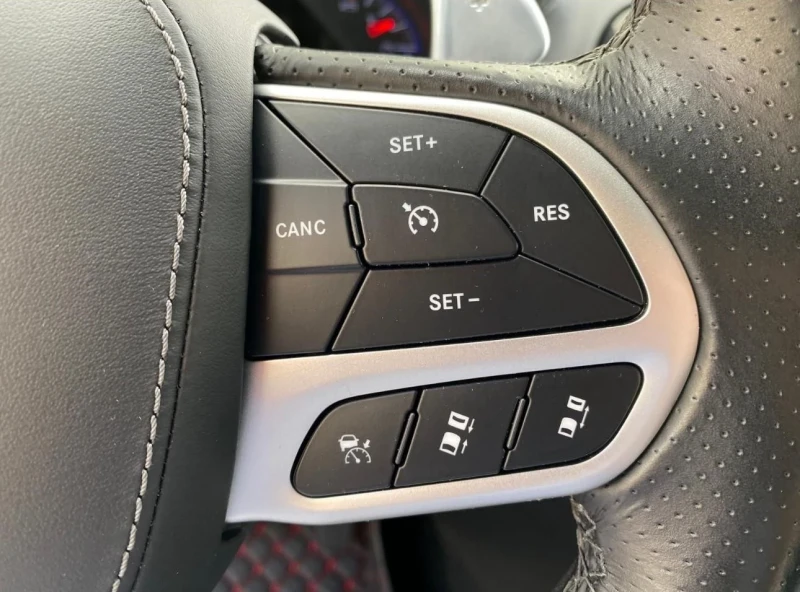 Jeep Grand cherokee Trackhawk, снимка 13 - Автомобили и джипове - 53265103