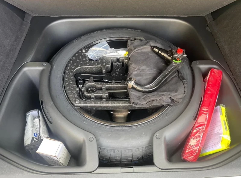 Jeep Grand cherokee Trackhawk, снимка 16 - Автомобили и джипове - 53265103