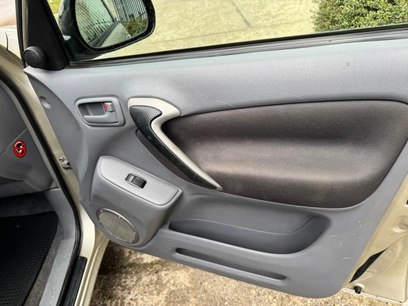 Toyota Rav4 2.0 VVTI, снимка 5 - Автомобили и джипове - 53295905