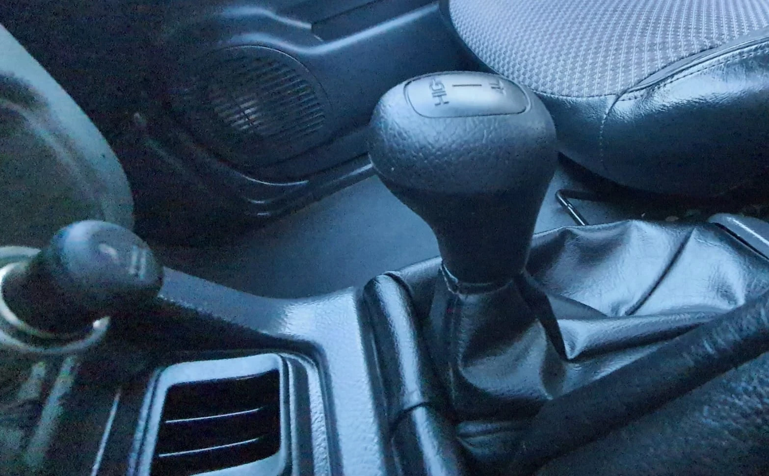 Opel Frontera B 2.2DTI 16V 3P Sport, снимка 14 - Автомобили и джипове - 53706474