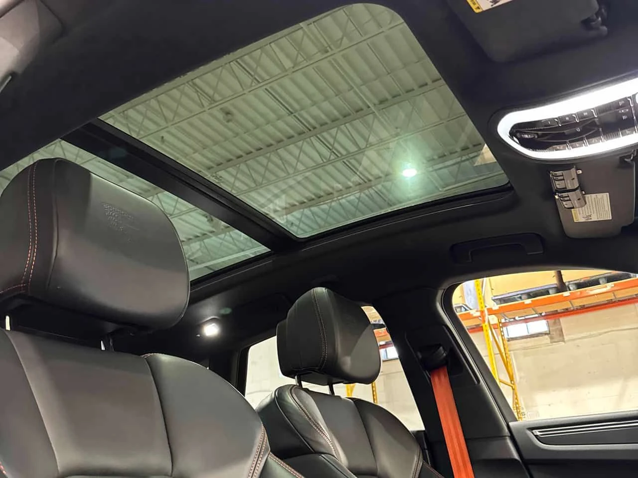 Porsche Macan T AWD/ПАНОРАМА/ДИСТРОНИК/ОБДУХВАНЕ, снимка 12 - Автомобили и джипове - 54033611