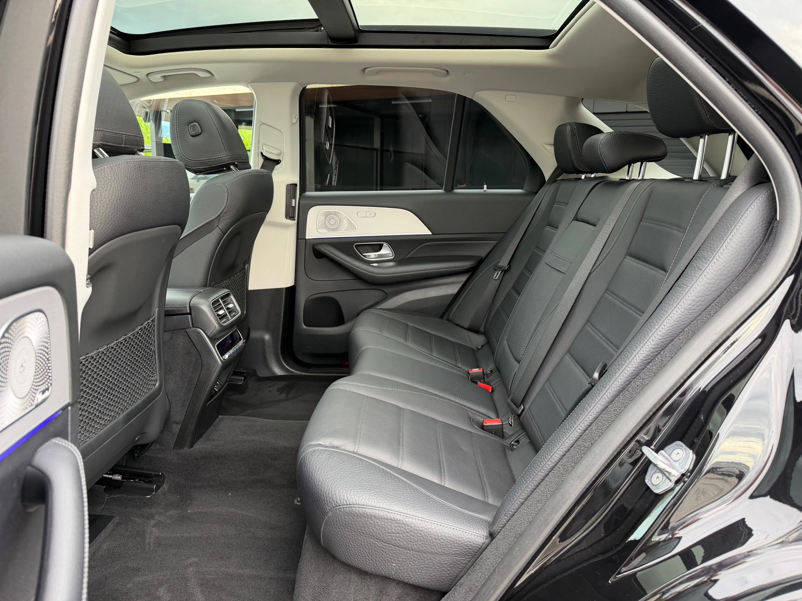 Mercedes-Benz GLE 400 AMG * VAKUM* OBDUH* PANO* DISTR* KeyLess* BURM* Bl, снимка 13 - Автомобили и джипове - 54656486