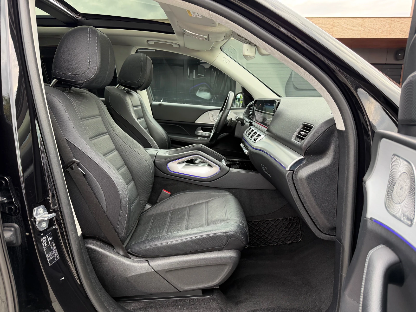 Mercedes-Benz GLE 400 AMG * VAKUM* OBDUH* PANO* DISTR* KeyLess* BURM* Bl, снимка 12 - Автомобили и джипове - 54656486