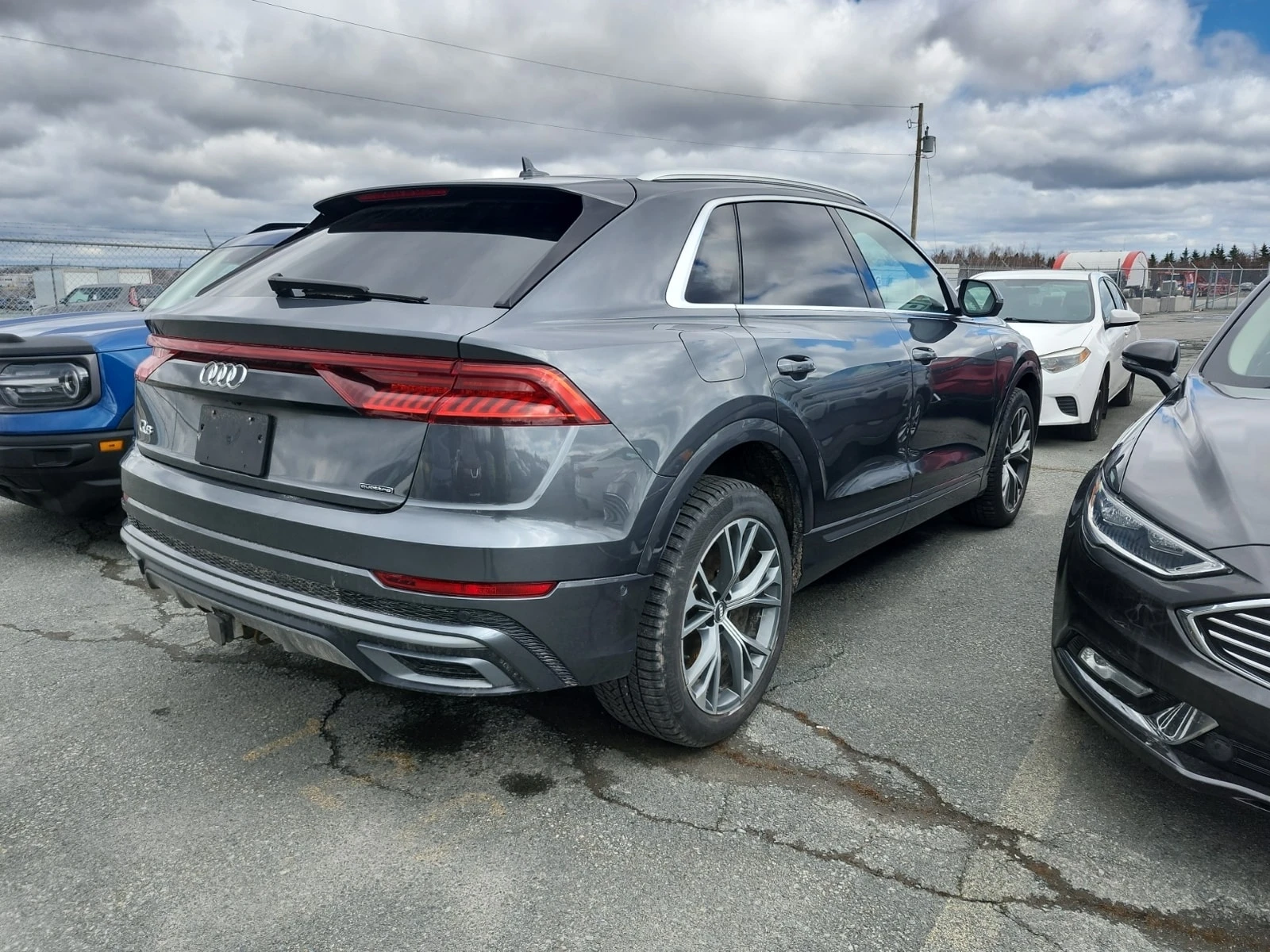 Audi Q8 * Technik * CARFAX * ОПЦИЯ ЗА ФИНАНСИРАНЕ, снимка 4 - Автомобили и джипове - 55824722
