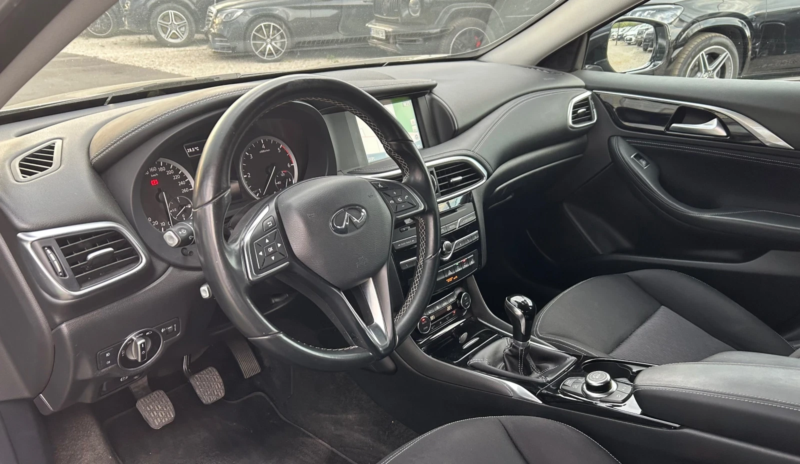 Infiniti Q30, снимка 9 - Автомобили и джипове - 56074193