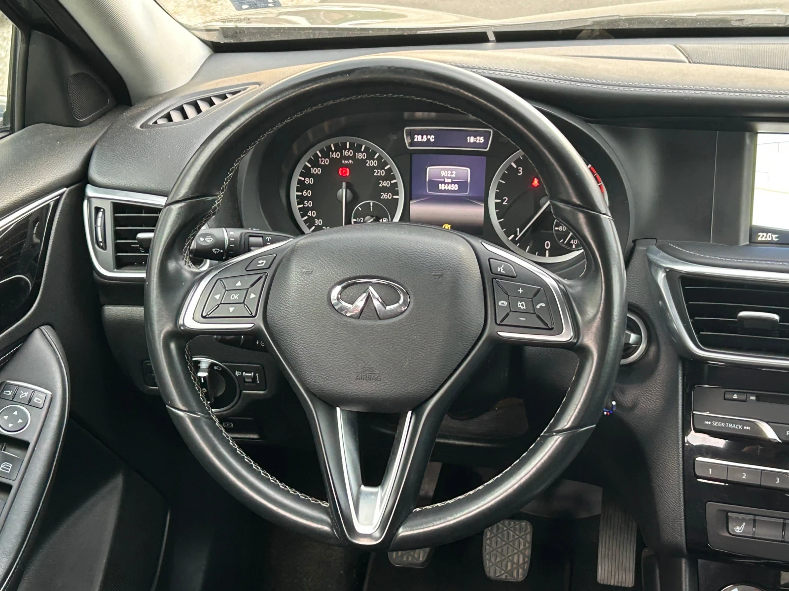 Infiniti Q30, снимка 10 - Автомобили и джипове - 56074193