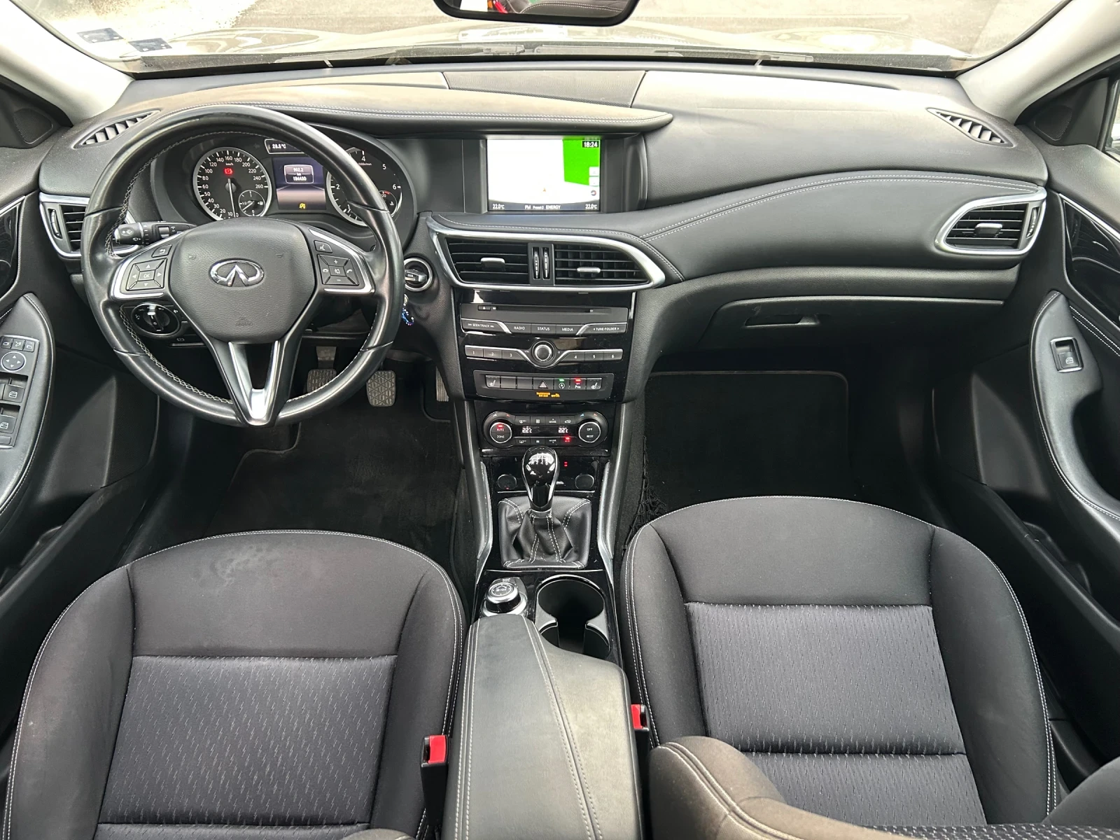 Infiniti Q30, снимка 5 - Автомобили и джипове - 56074193