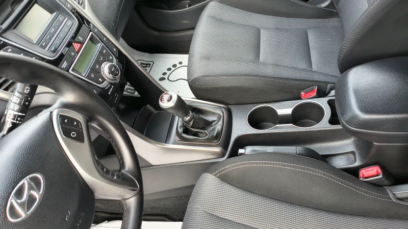 Hyundai I30 1.6 CRDi, снимка 13 - Автомобили и джипове - 51271916