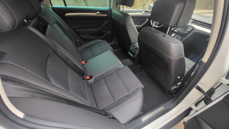 VW Passat 2.0TDI, снимка 7 - Автомобили и джипове - 53400271
