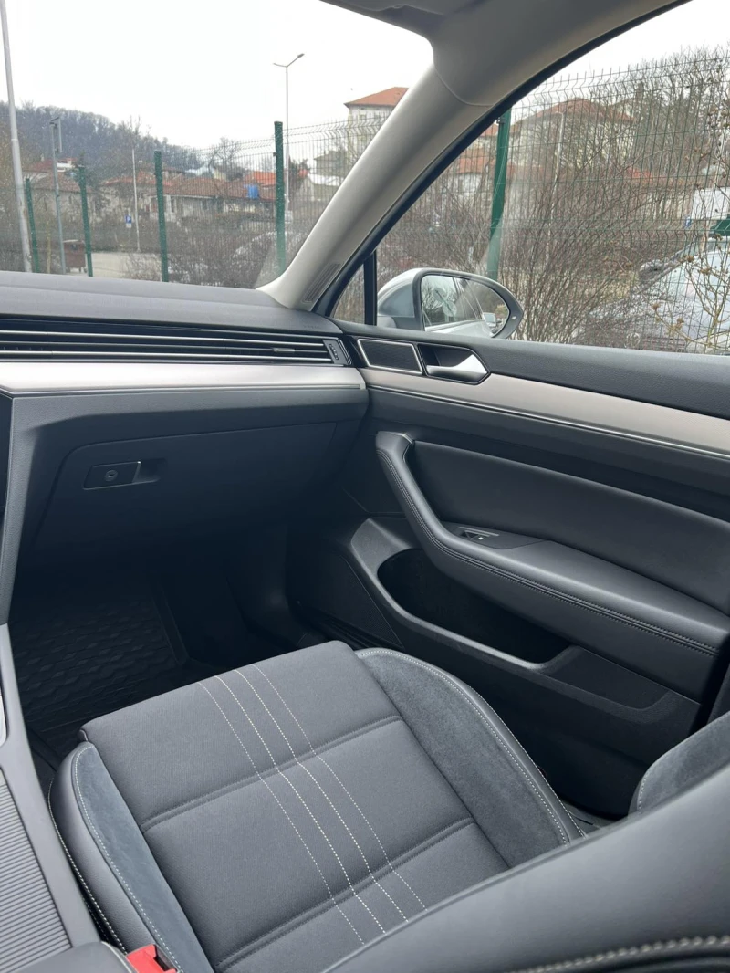 VW Passat 2.0TDI, снимка 10 - Автомобили и джипове - 53400271