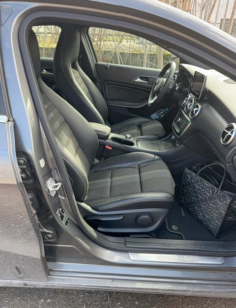 Mercedes-Benz A 220 4X4 AMG Line, снимка 4 - Автомобили и джипове - 53527236