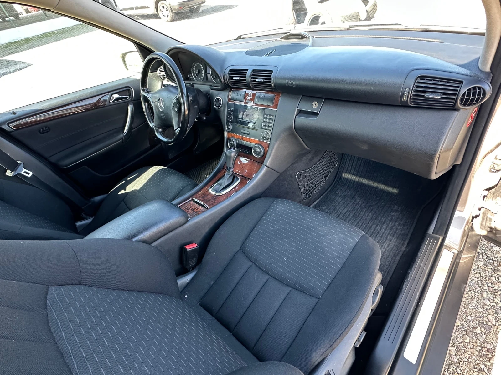 Mercedes-Benz C 220 CDI* AMG пакет* Автомат, снимка 10 - Автомобили и джипове - 53482772