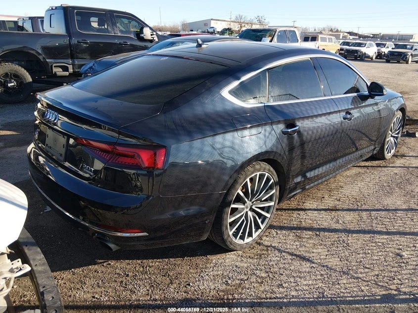 Audi A5 2.0T Premium, снимка 4 - Автомобили и джипове - 53958423