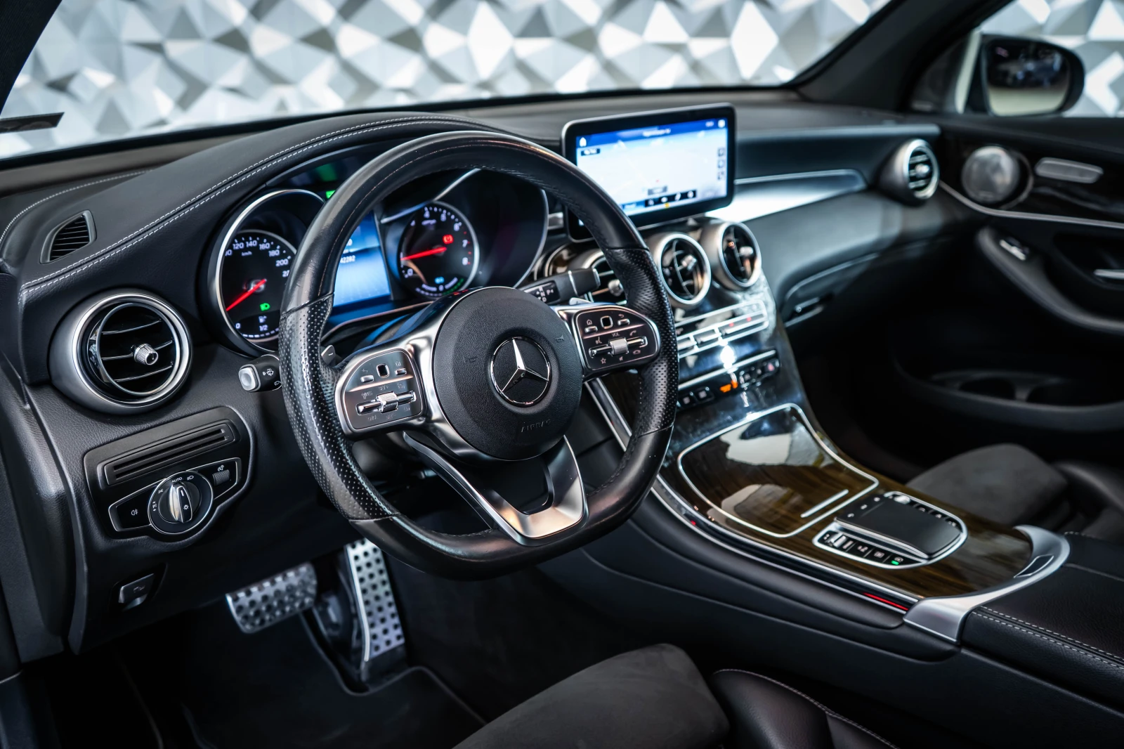 Mercedes-Benz GLC 200  4M AMG* Pano* Burmester, снимка 8 - Автомобили и джипове - 54331429