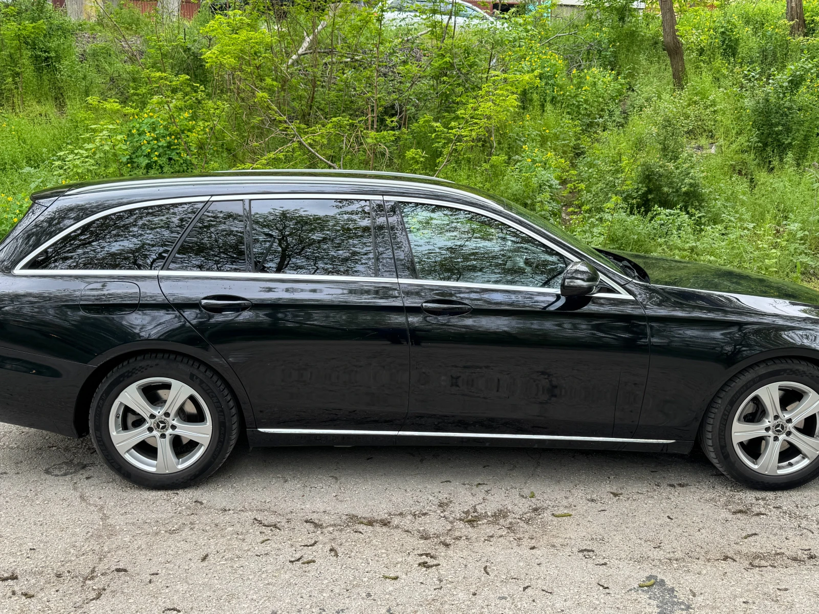 Mercedes-Benz E 220 4-Matic, снимка 4 - Автомобили и джипове - 54363218