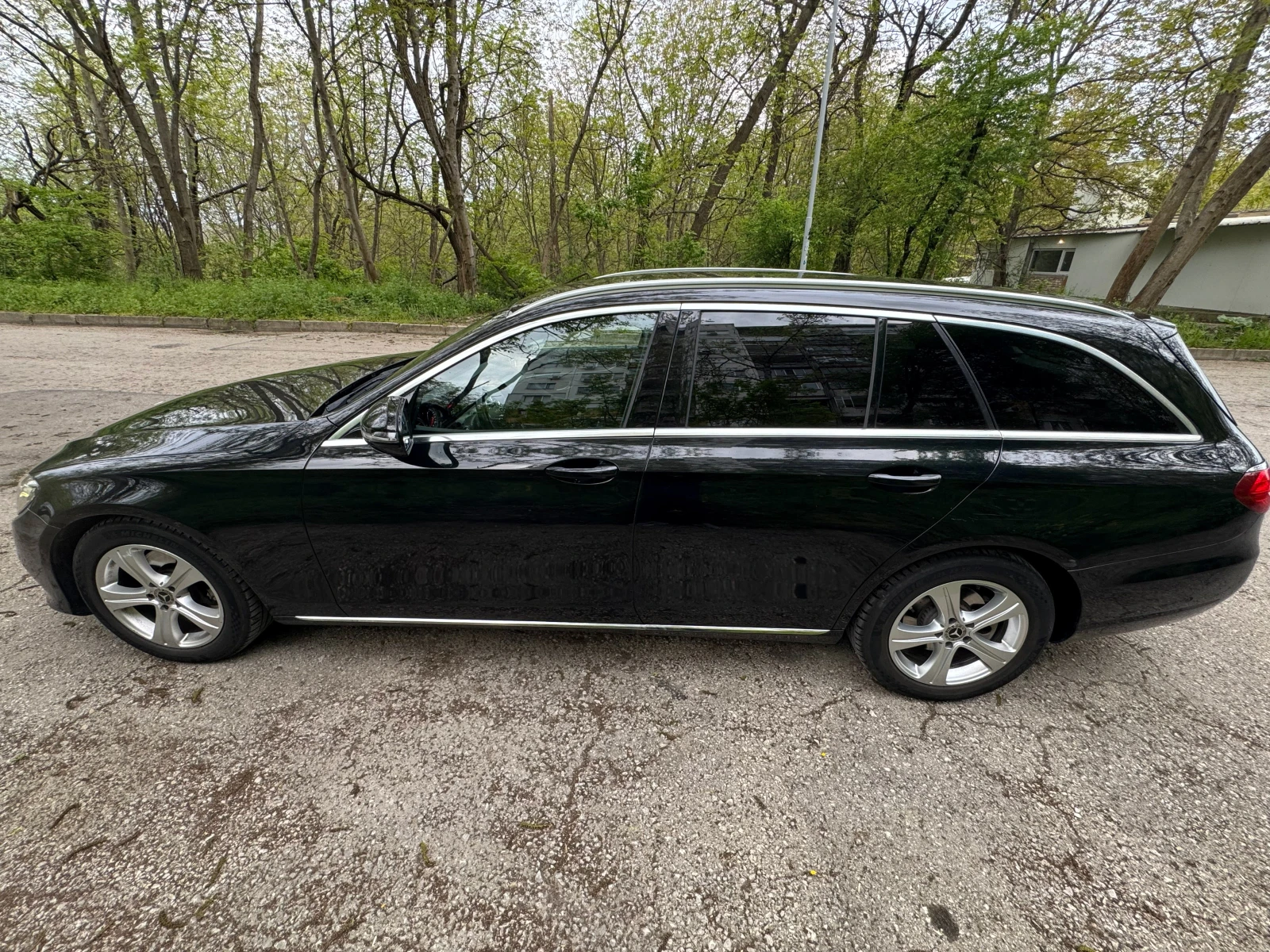 Mercedes-Benz E 220 4-Matic, снимка 5 - Автомобили и джипове - 54363218