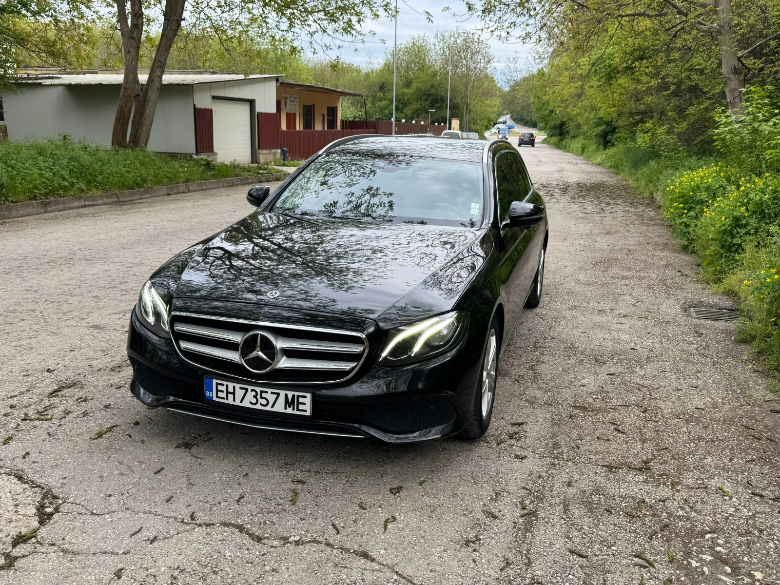 Mercedes-Benz E 220 4-Matic, снимка 3 - Автомобили и джипове - 54363218