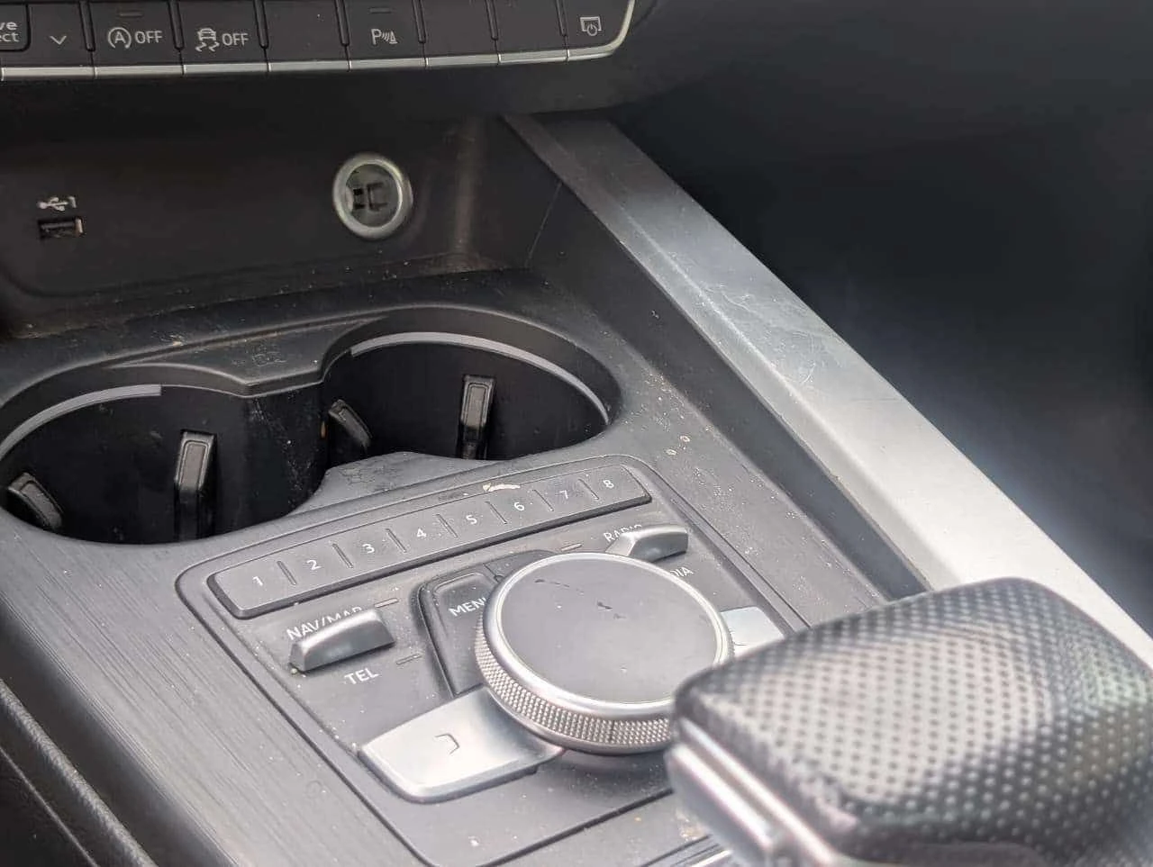 Audi A4 Premium Plus/S Line/Подгрев/Шибедах/360 Кам/Памет, снимка 16 - Автомобили и джипове - 54476895