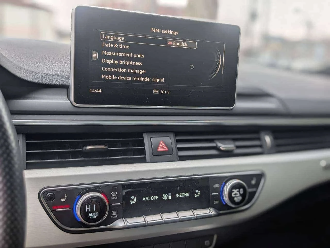 Audi A4 Premium Plus/S Line/Подгрев/Шибедах/360 Кам/Памет, снимка 11 - Автомобили и джипове - 54476895